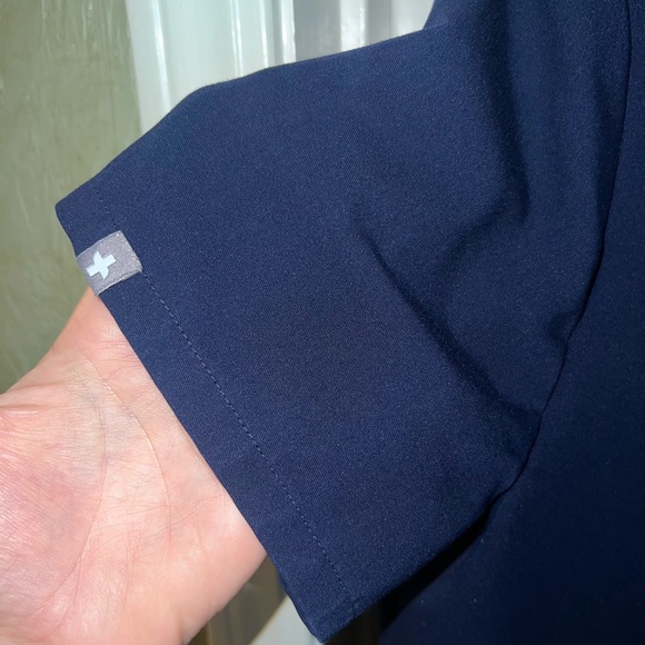 Figs- Casma™ Three-Pocket Scrub Top - Picture 10 of 11